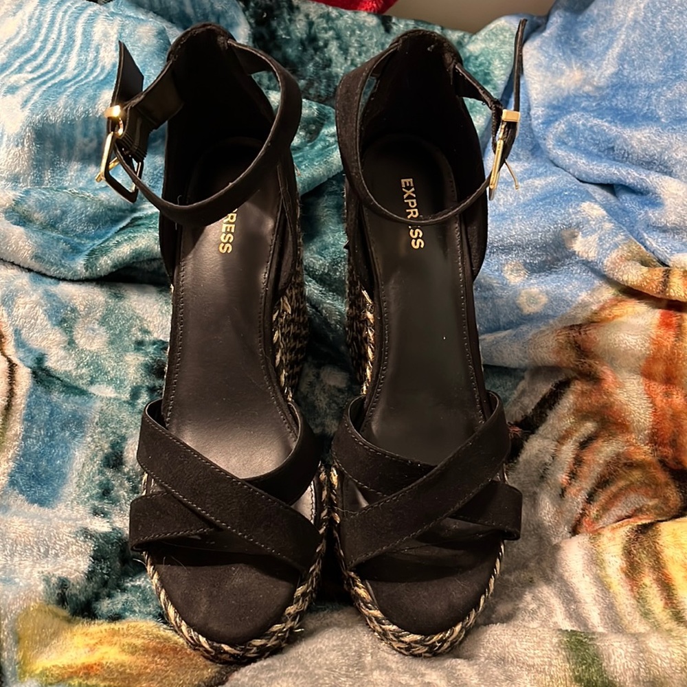 NEVER WORN Express heels (size 9)